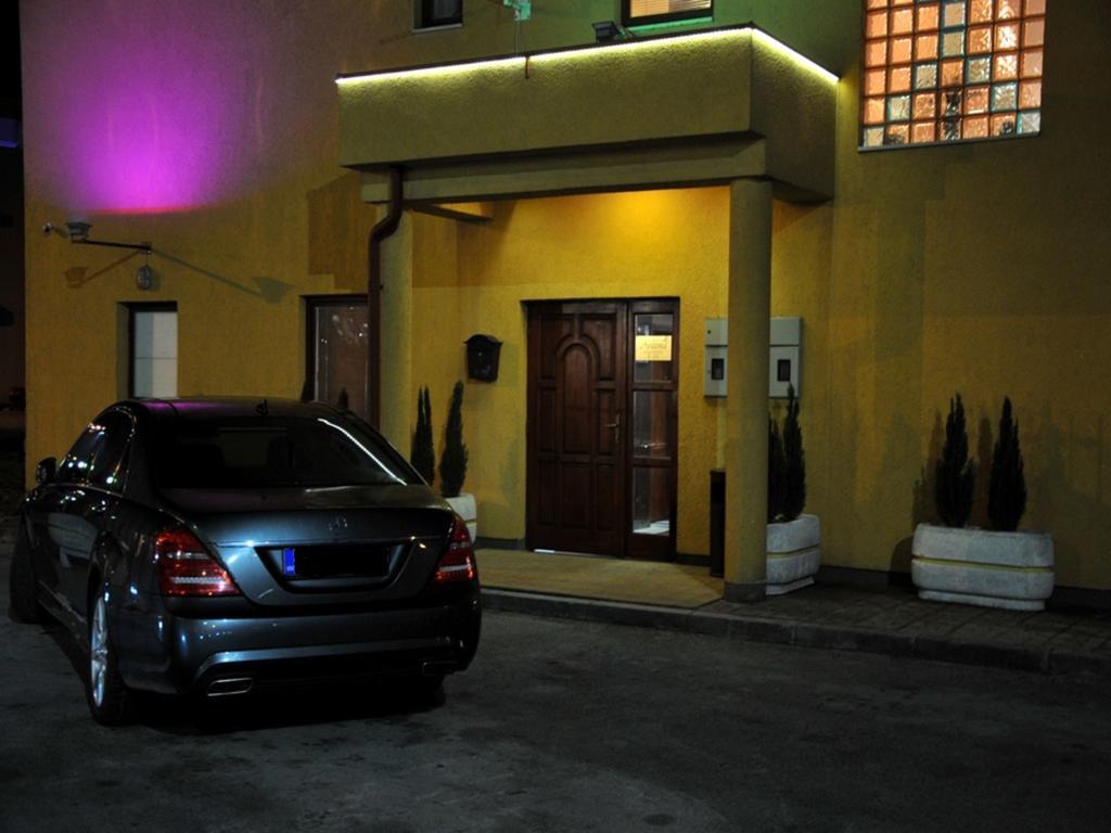 Hotel Arizona Sarajevo Lukavica Kültér fotó