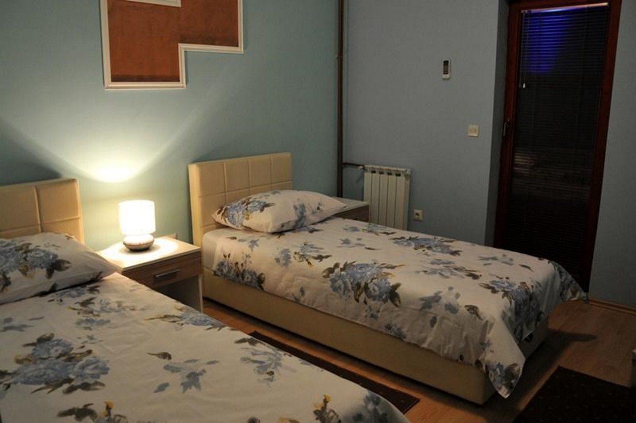 Hotel Arizona Sarajevo Lukavica Kültér fotó