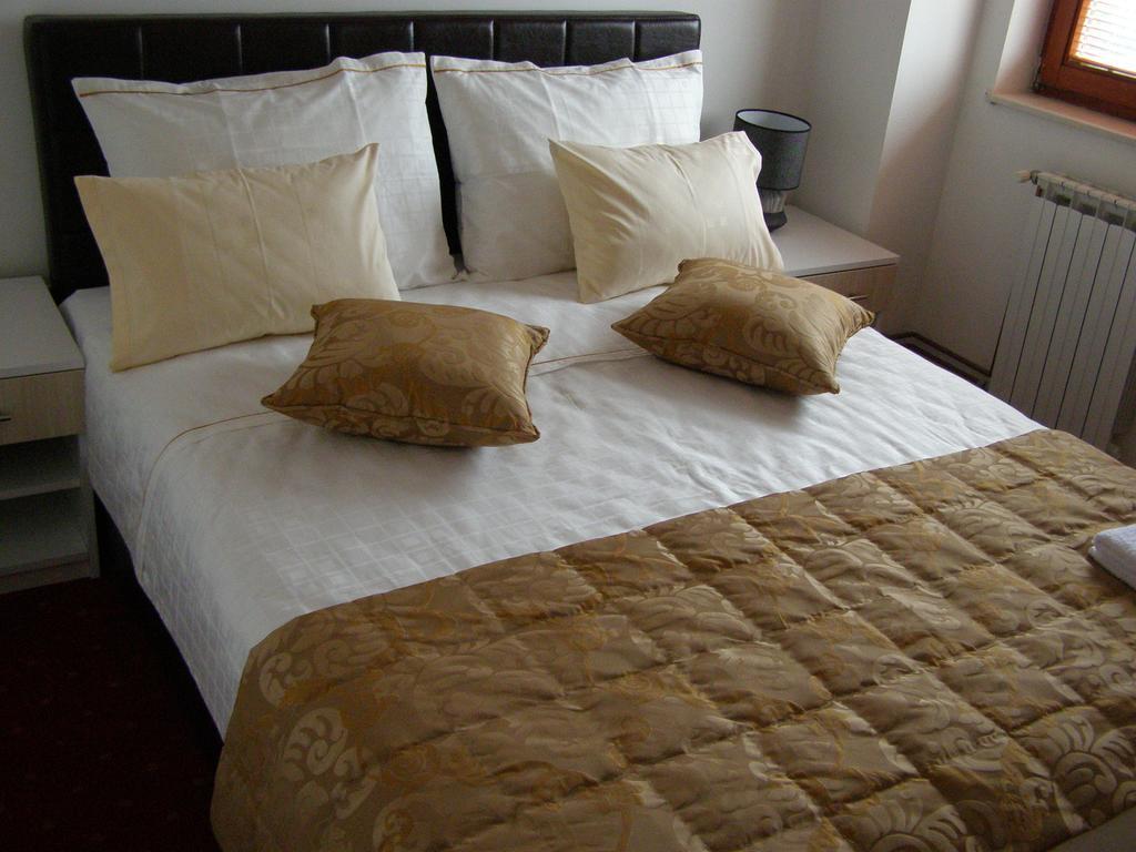 Hotel Arizona Sarajevo Lukavica Kültér fotó