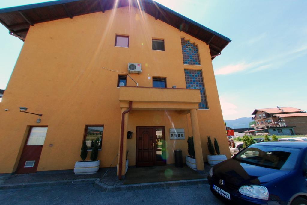 Hotel Arizona Sarajevo Lukavica Kültér fotó