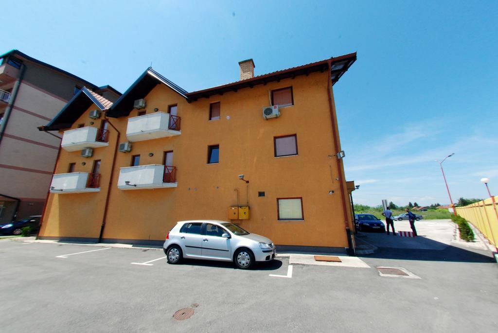 Hotel Arizona Sarajevo Lukavica Kültér fotó