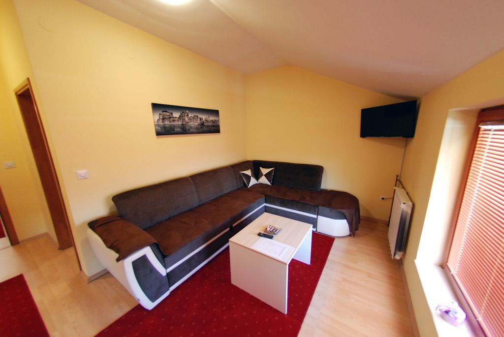 Hotel Arizona Sarajevo Lukavica Kültér fotó
