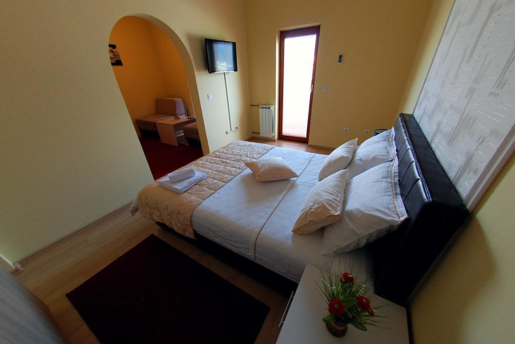 Hotel Arizona Sarajevo Lukavica Kültér fotó