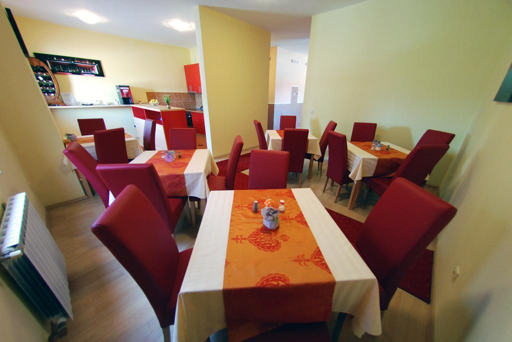 Hotel Arizona Sarajevo Lukavica Kültér fotó