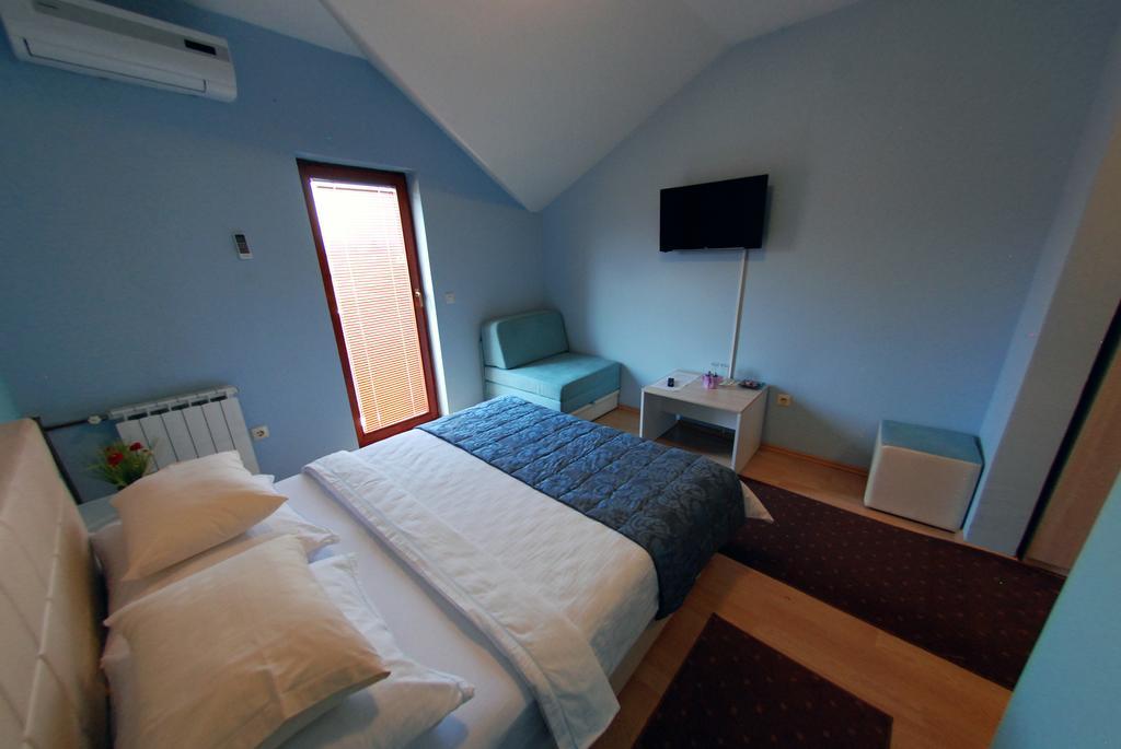 Hotel Arizona Sarajevo Lukavica Kültér fotó