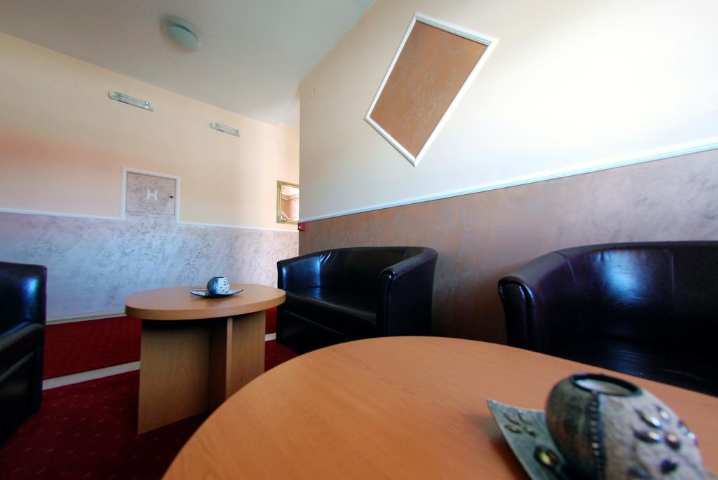 Hotel Arizona Sarajevo Lukavica Kültér fotó