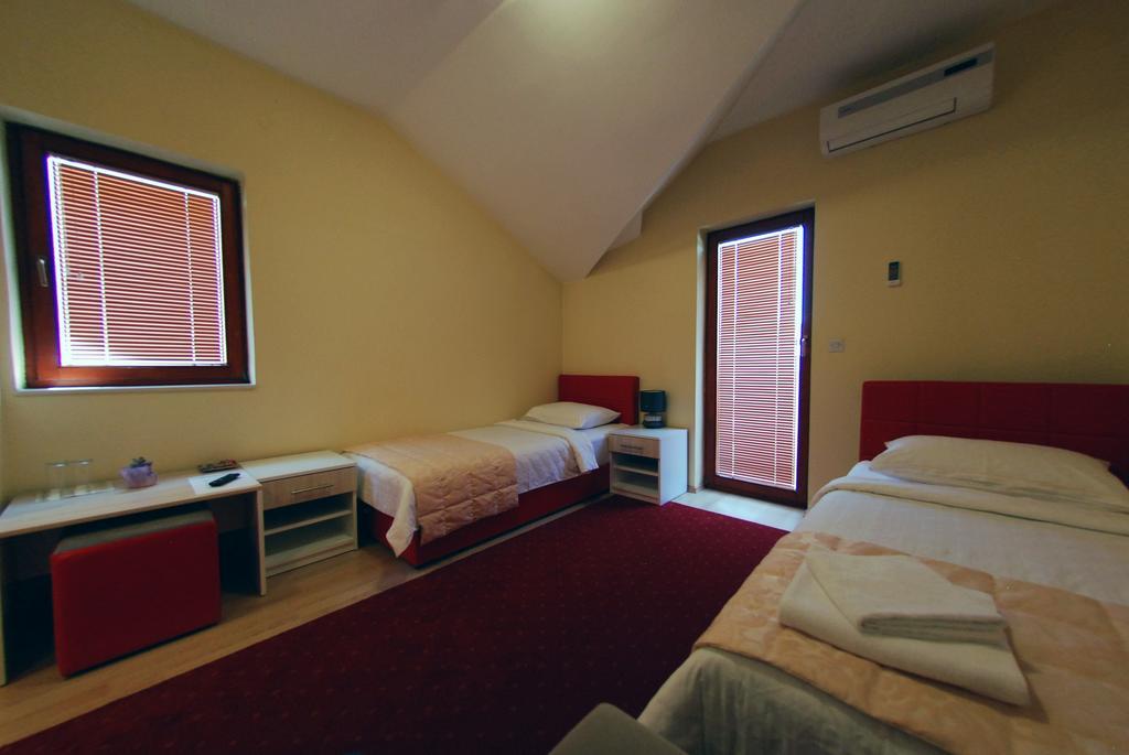 Hotel Arizona Sarajevo Lukavica Kültér fotó