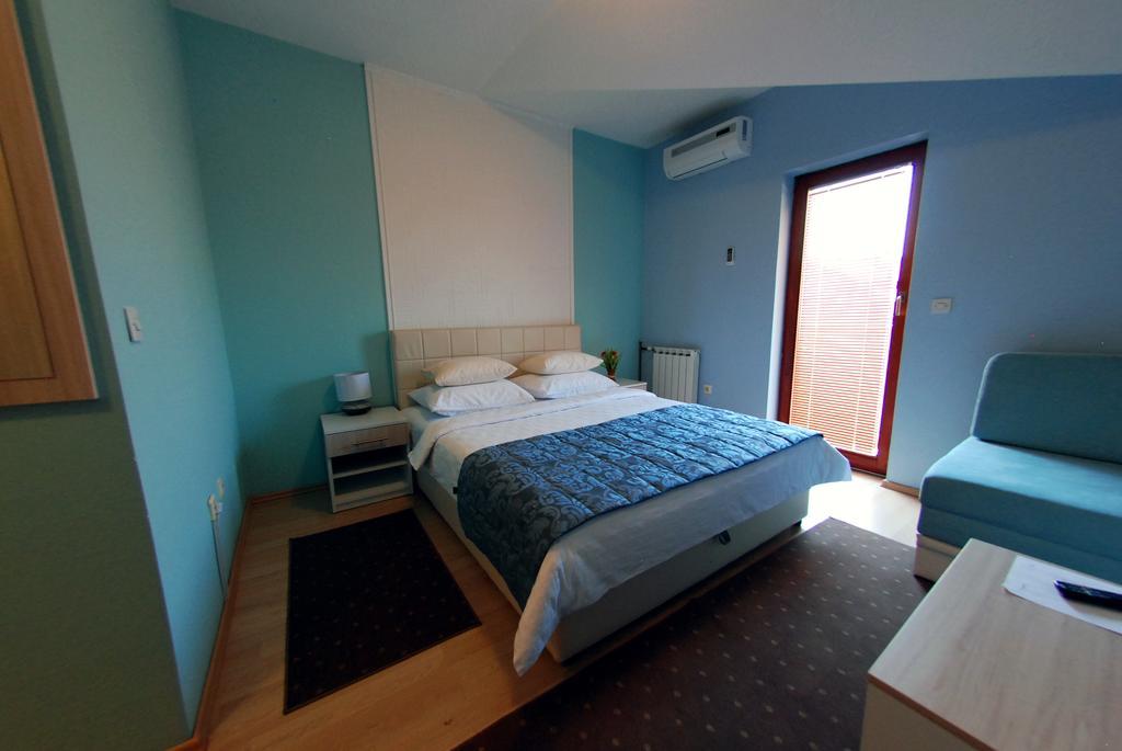 Hotel Arizona Sarajevo Lukavica Kültér fotó