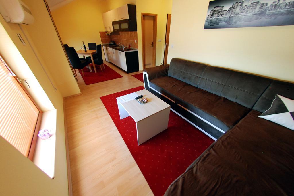 Hotel Arizona Sarajevo Lukavica Kültér fotó