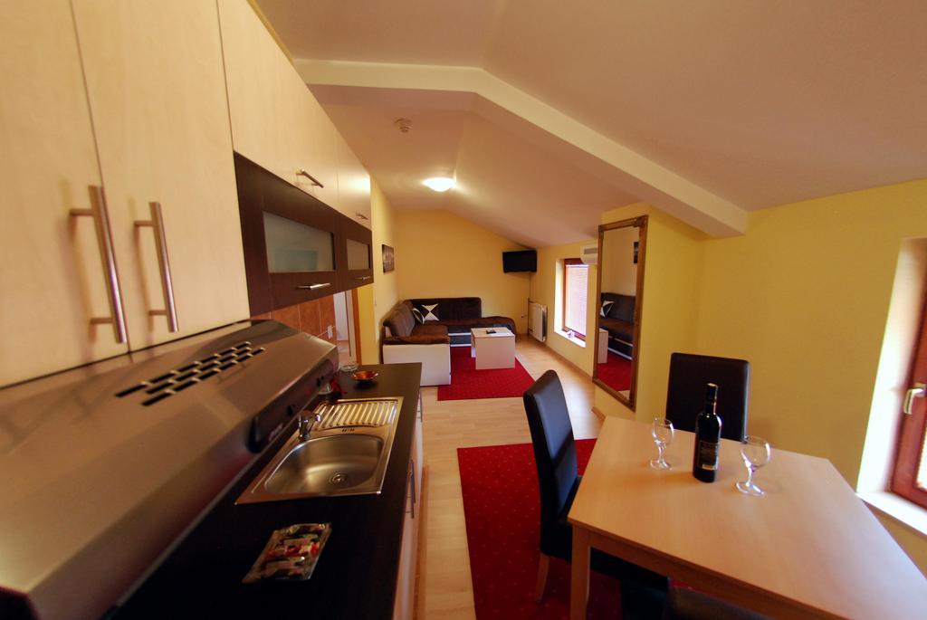 Hotel Arizona Sarajevo Lukavica Kültér fotó