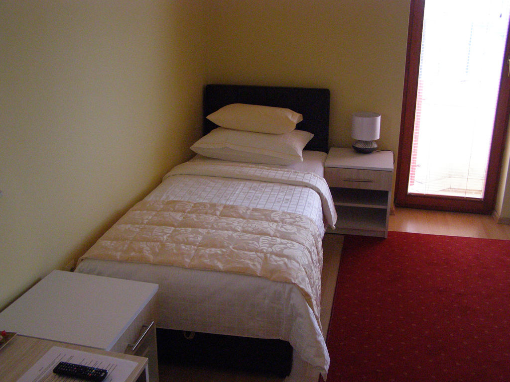 Hotel Arizona Sarajevo Lukavica Kültér fotó
